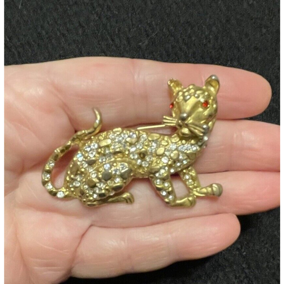 Vintage Dick Co HTF Gold Tone & Rhinestone Big Cat Brooch Pin Red Eyes - Picture 3 of 7